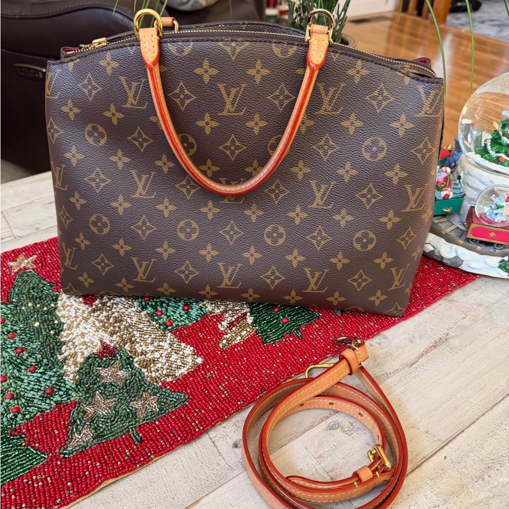 Sold ❣️ Louis Vuitton Monogram Grand Palais